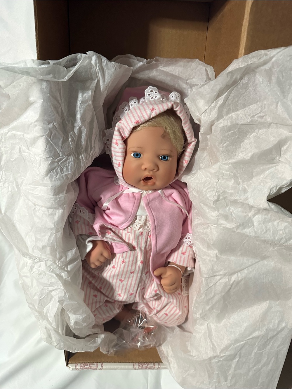 Lee Middleton Honey Love Awake Girl ,,Afternoon Nap" Baby Doll CoA 1997